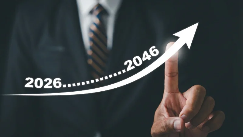 Mann zeigt auf eine ansteigende Kurve mit Pfeil mit den Jahreszahlen 2026 bis 2046